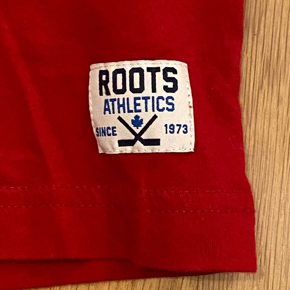 Roots Athletic Womens Red Tee Shirt w Black Flocked Roots Logo w Hockey / Size M - Picture 5 of 12